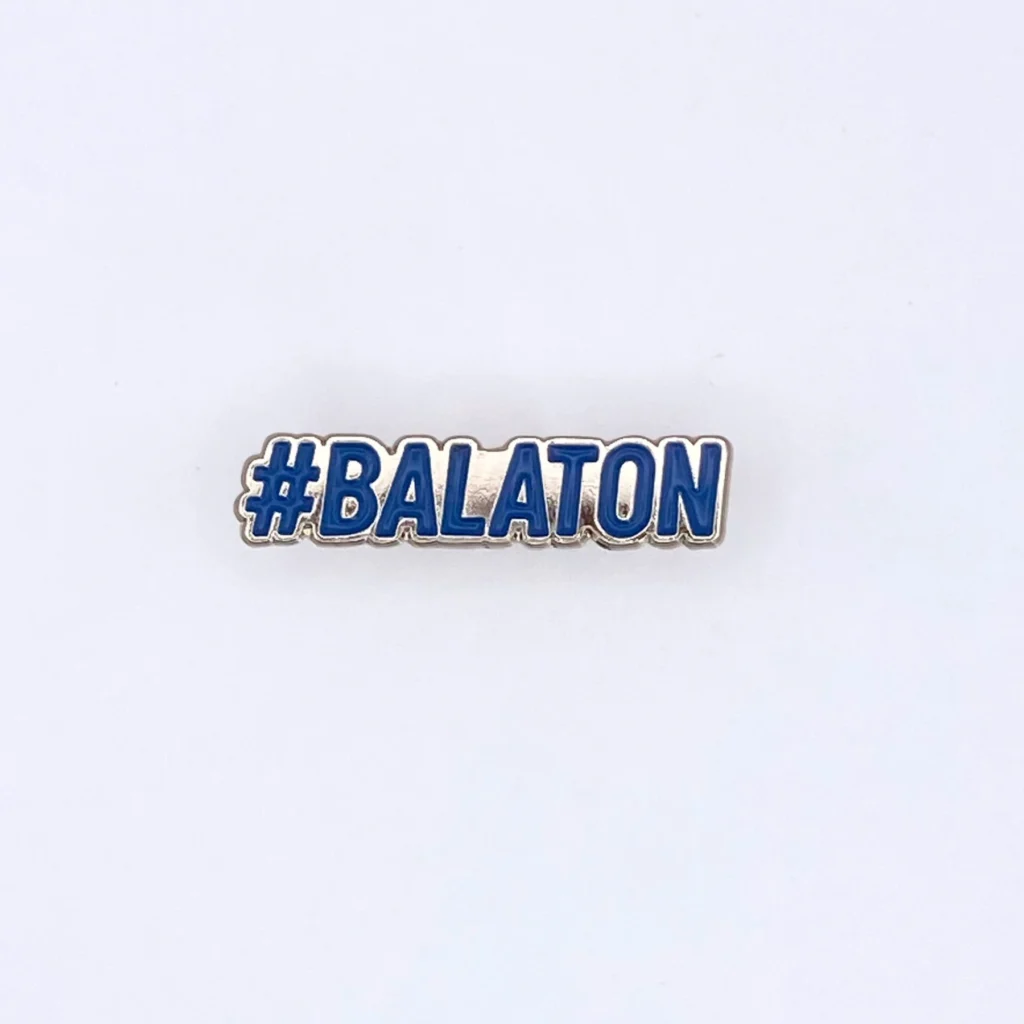 Hashtag Balaton fém kitűző